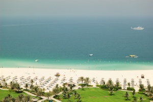 Пляж роскошного отеля, Дубай, ОАЭ.jpg