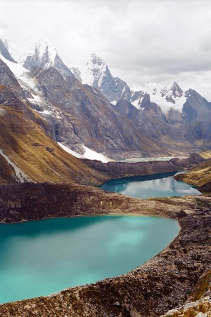 Высокогорное озеро в Перу.jpg