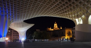 Ночной вид города Севилья, Испания.jpg