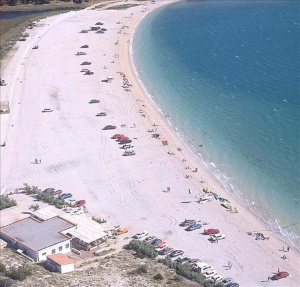 Пляж на острове Паг, Хорватия.jpg