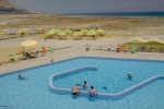 Бассейн с видом на Мертвое море в Эйн-Геди.jpg